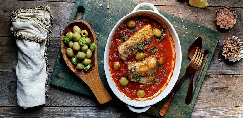 Baked-Fish-Fillet-in-Tomatoes-and-Green-Olives